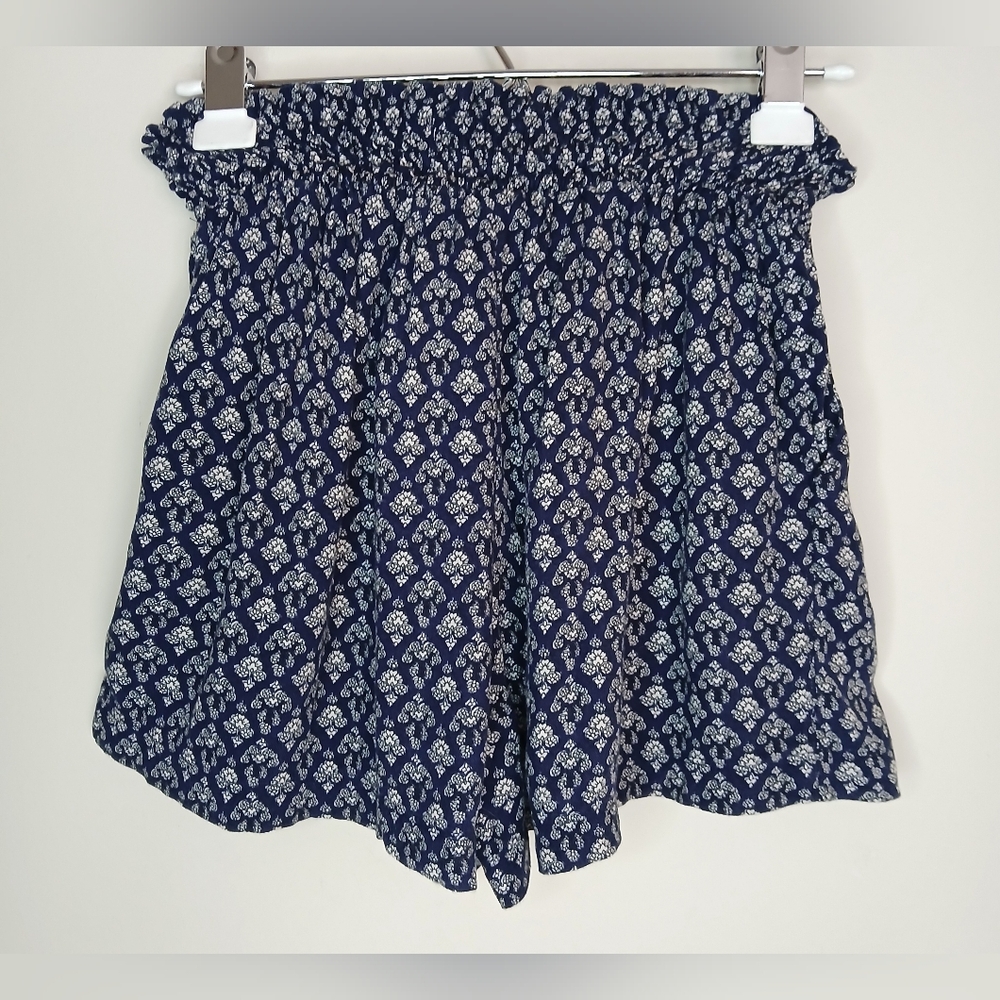 Hollister Navy Blue and White Ultra High-Rise Floral Viscose Shorts - Picture 3 of 5